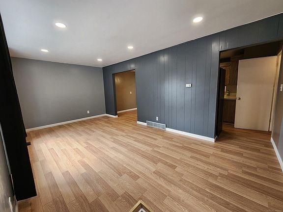 5th image of 30605 Hennigan St