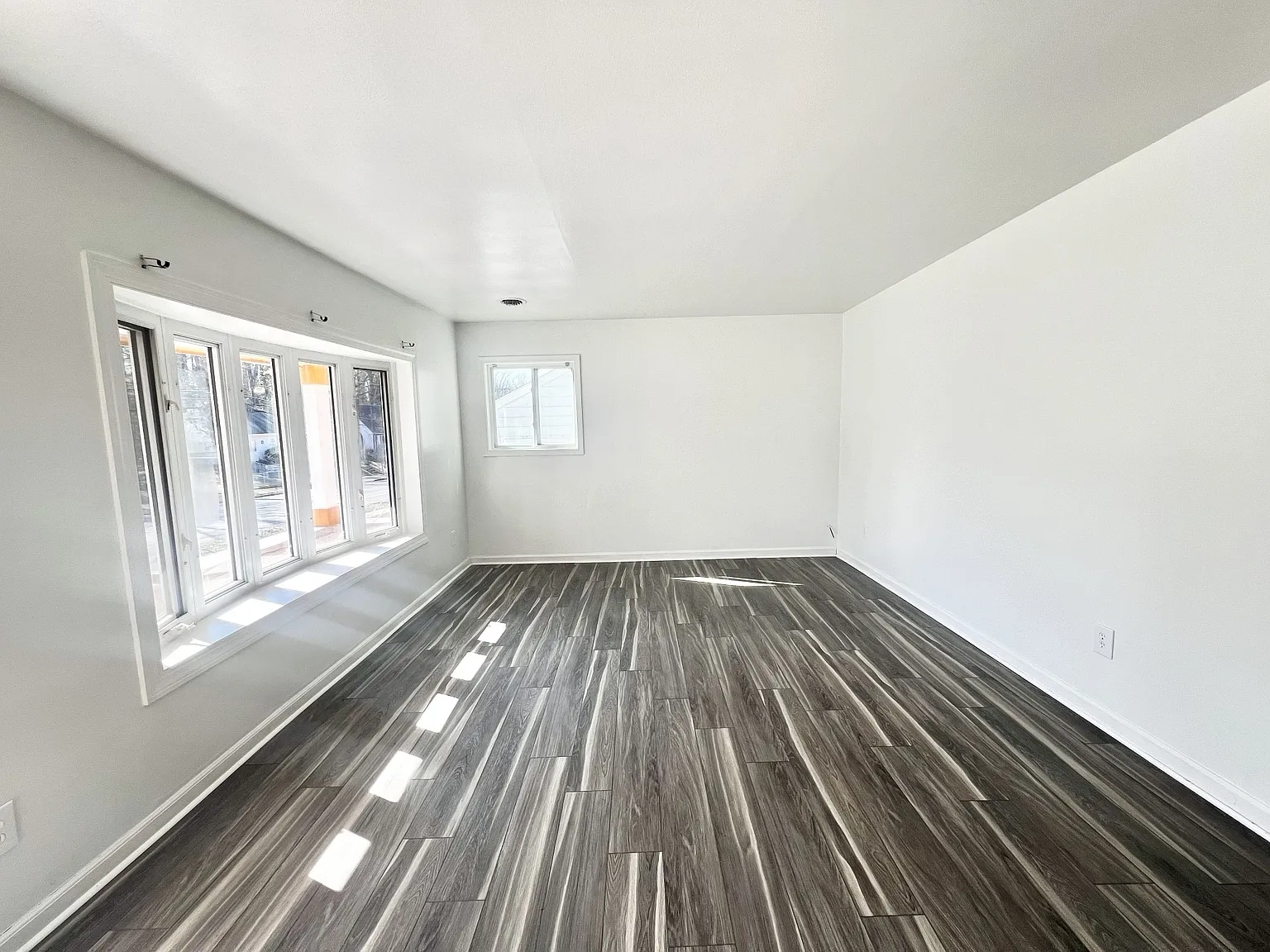 3 bed, 1062 sqft, $2,600 — Photo 4