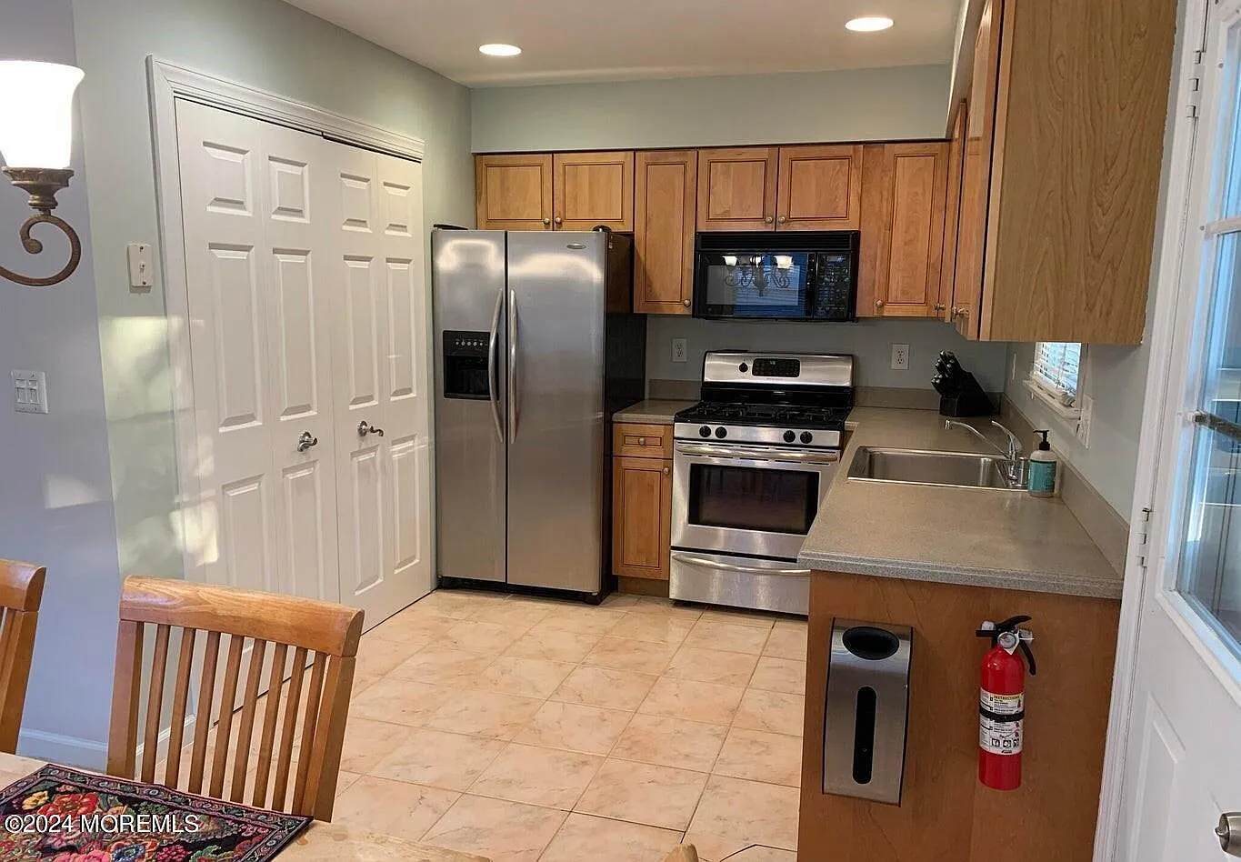 3 bed, 1092 sqft, $2,650 — Photo 2