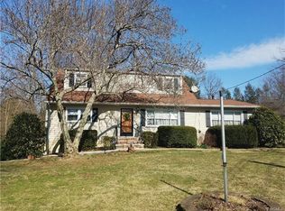 704 S Pascack Rd, Chestnut Ridge, NY 10977