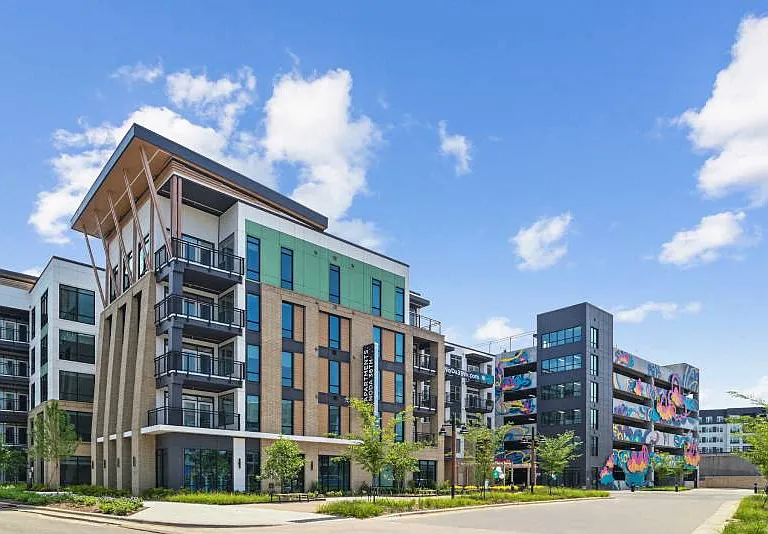 Link Apartments NoDa 36th — Photo 1