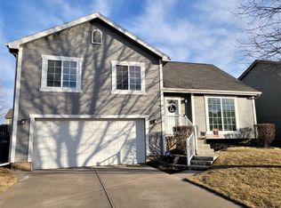 16938 Grand Ave, Omaha, NE 68116