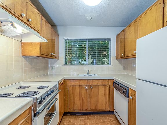 4th image of 1480 Creekside Dr #314