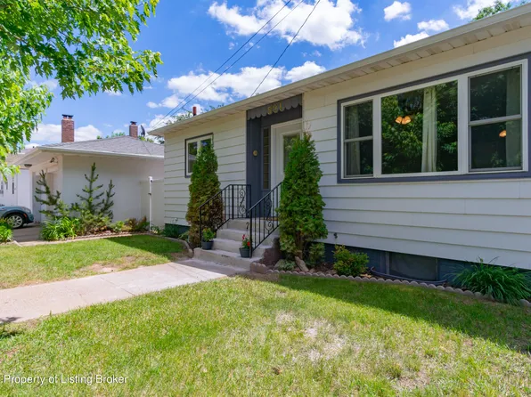 521 3rd St W, Dickinson, ND 58601