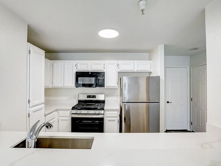 Toscana Apartments — Photo 15