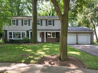 16 Vermont Dr, Paramus, NJ 07652