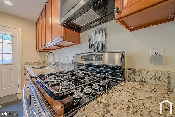 2893 Chalet Ct — Photo 7
