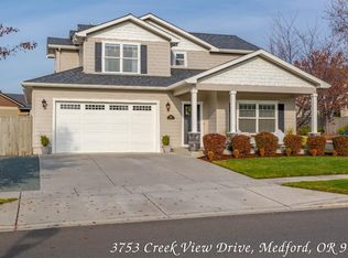 3753 Creek View Dr, Medford, OR 97504