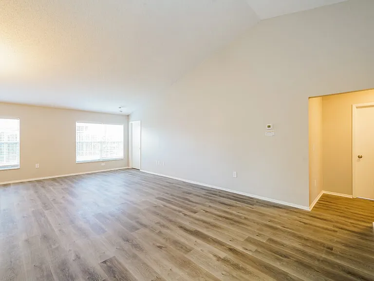 1434 Lakehurst Way — Photo 3