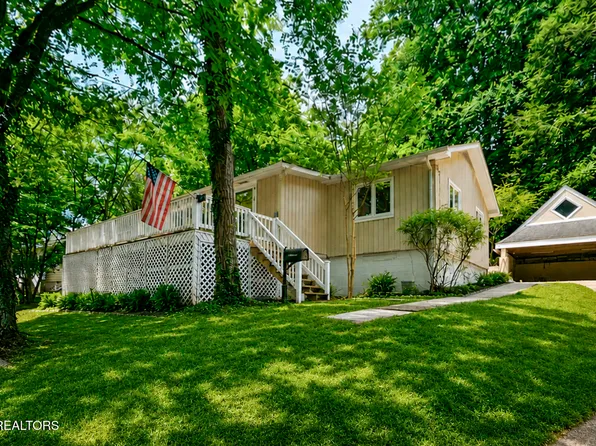 102 Oxford Rd, Oak Ridge, TN 37830