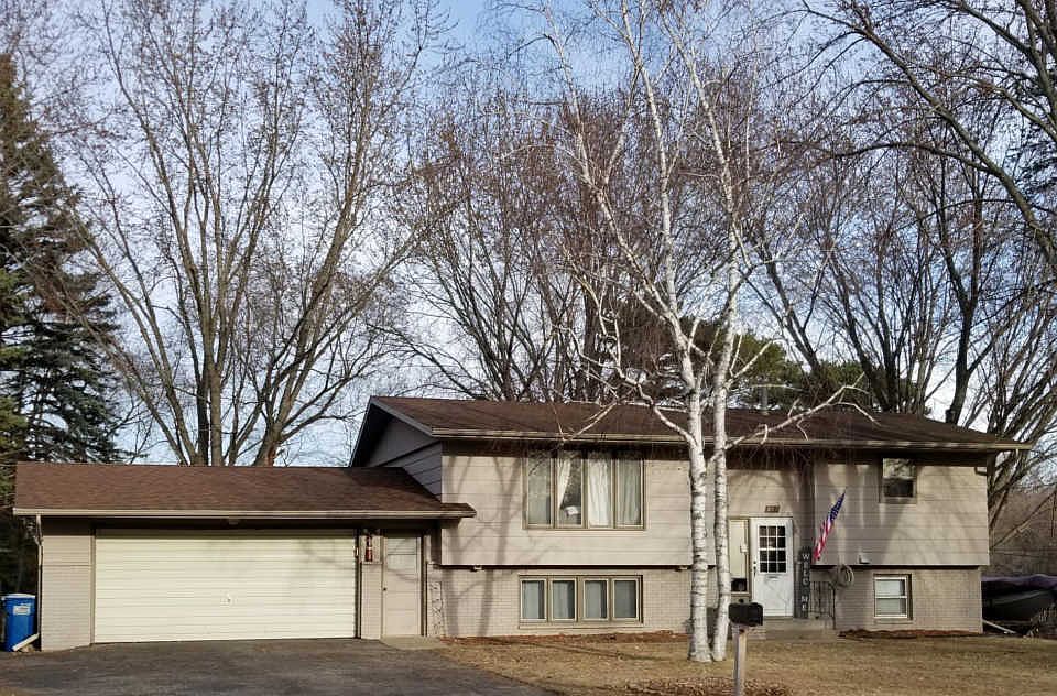 1st image of 952 6th Ave N