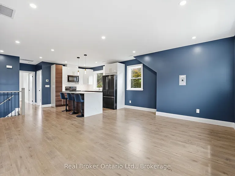 58 Rosslyn Ave N #2 — Photo 15