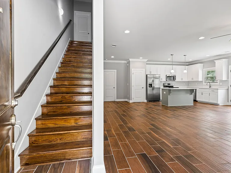 808 Downs Ct — Photo 4