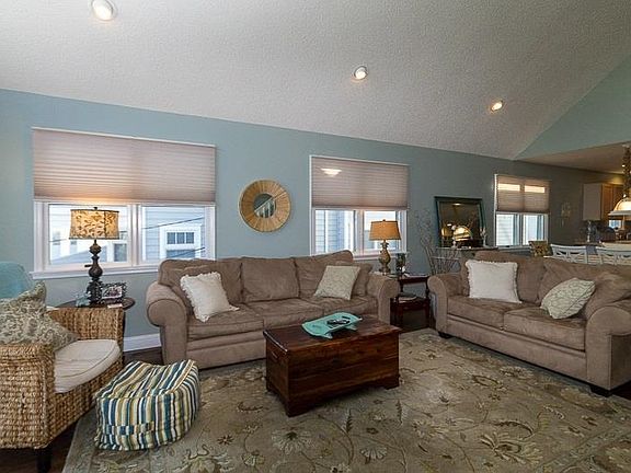 3rd image of 116 36th St #E
