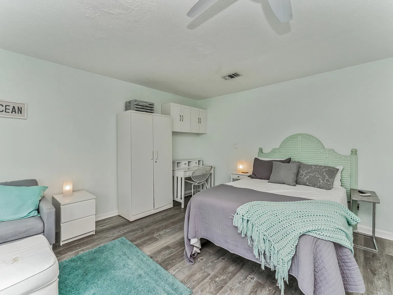 216 Rose Ln — Photo 3