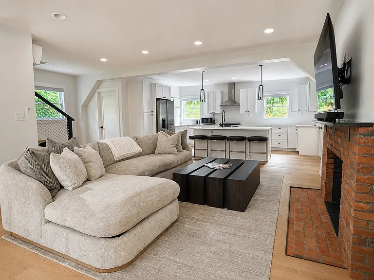 490 Mill St — Photo 17