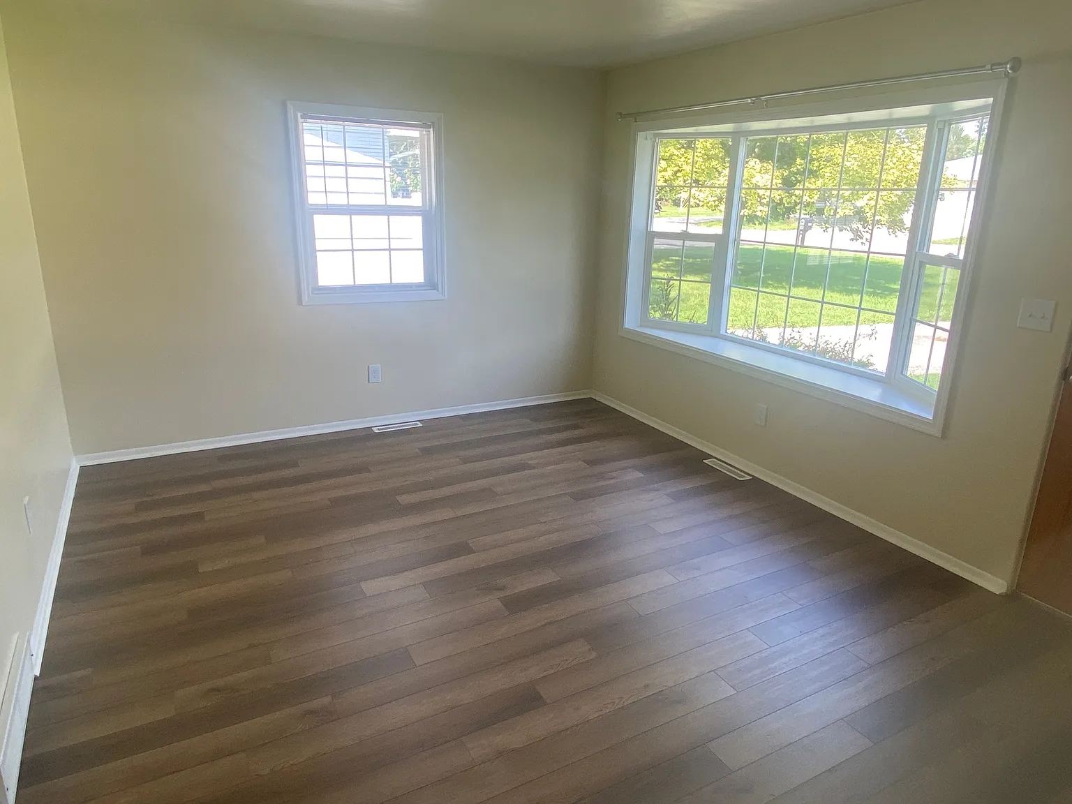 3 bed, 1200 sqft, $1,650 — Photo 3