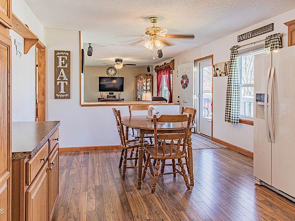 4th image of 81 Benteen Dr