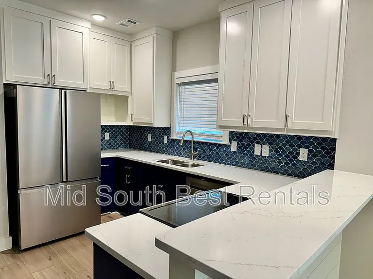 209 N Madison St — Photo 7