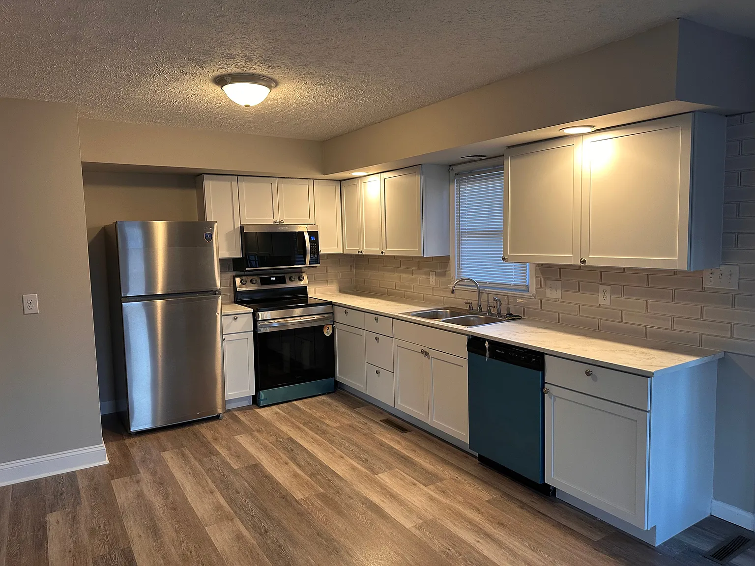 5 bed, 3.0 bath, 2934 sqft, $2,400 — Photo 3