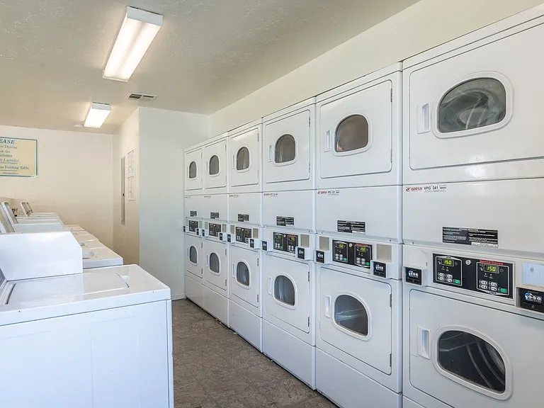 Laurel Heights Apartments — Photo 12