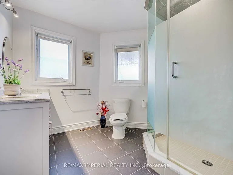 5295 Thornwood Dr #UPPER — Photo 14