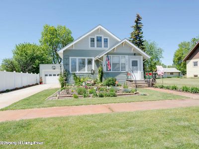 1026 1st Ave W, New England, ND, 58647