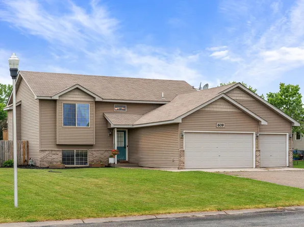 609 Bluebird St, Mora, MN 55051