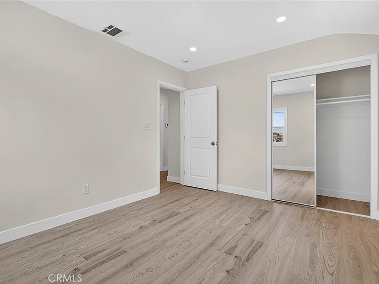 7359 Louise Ave — Photo 18