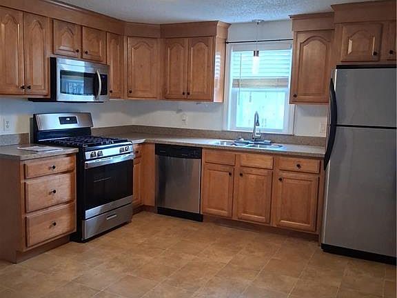 2nd image of 381 Old River Rd APT 3