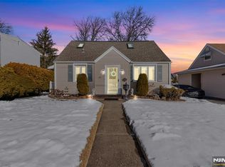 22 Cliff Hill Rd, Clifton, NJ 07013