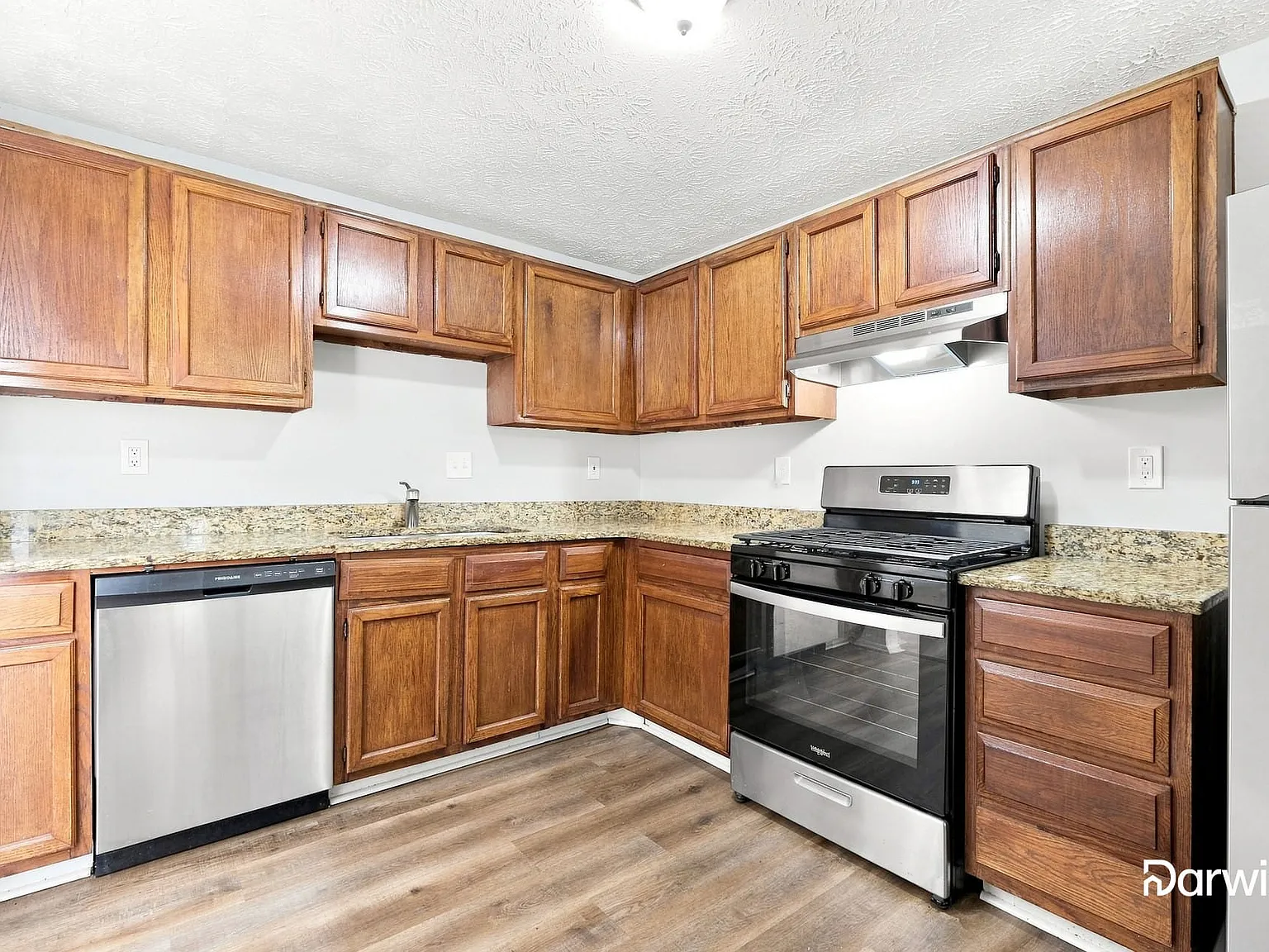 3 bed, 2.0 bath, 1144 sqft, $1,575 — Photo 3