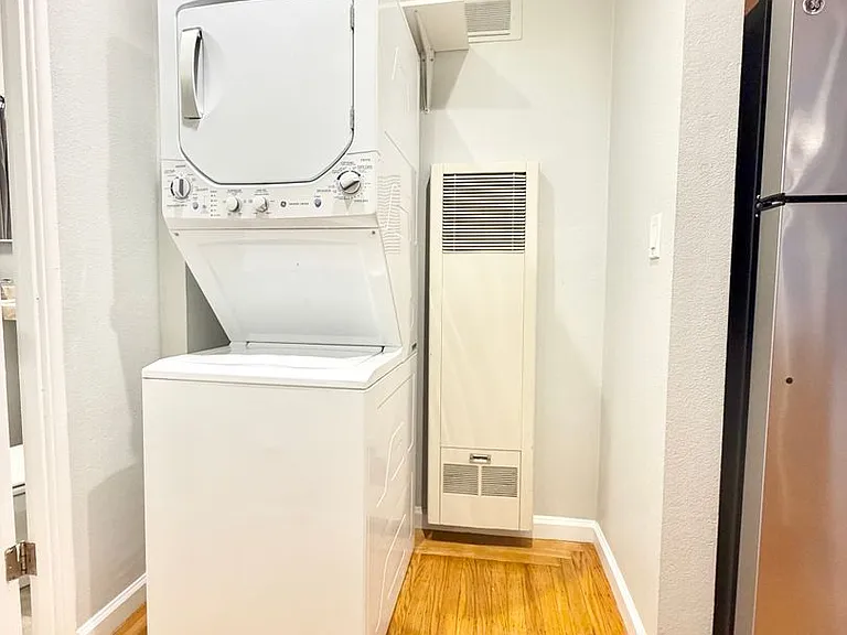 325 Hawthorne Ave — Photo 1