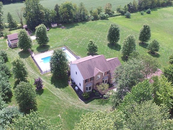 3rd image of 119 Timber Creek Ct E