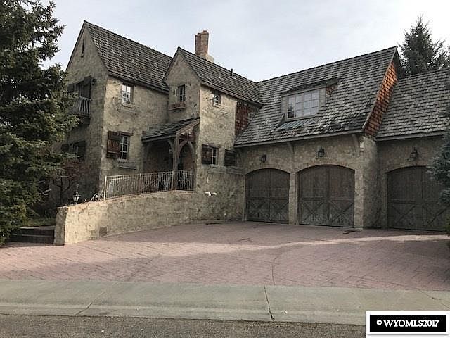 1st image of 2040 Skyview St
