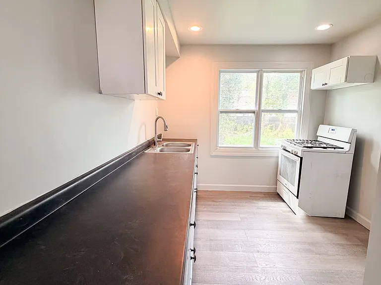 15815 Evergreen Rd — Photo 6