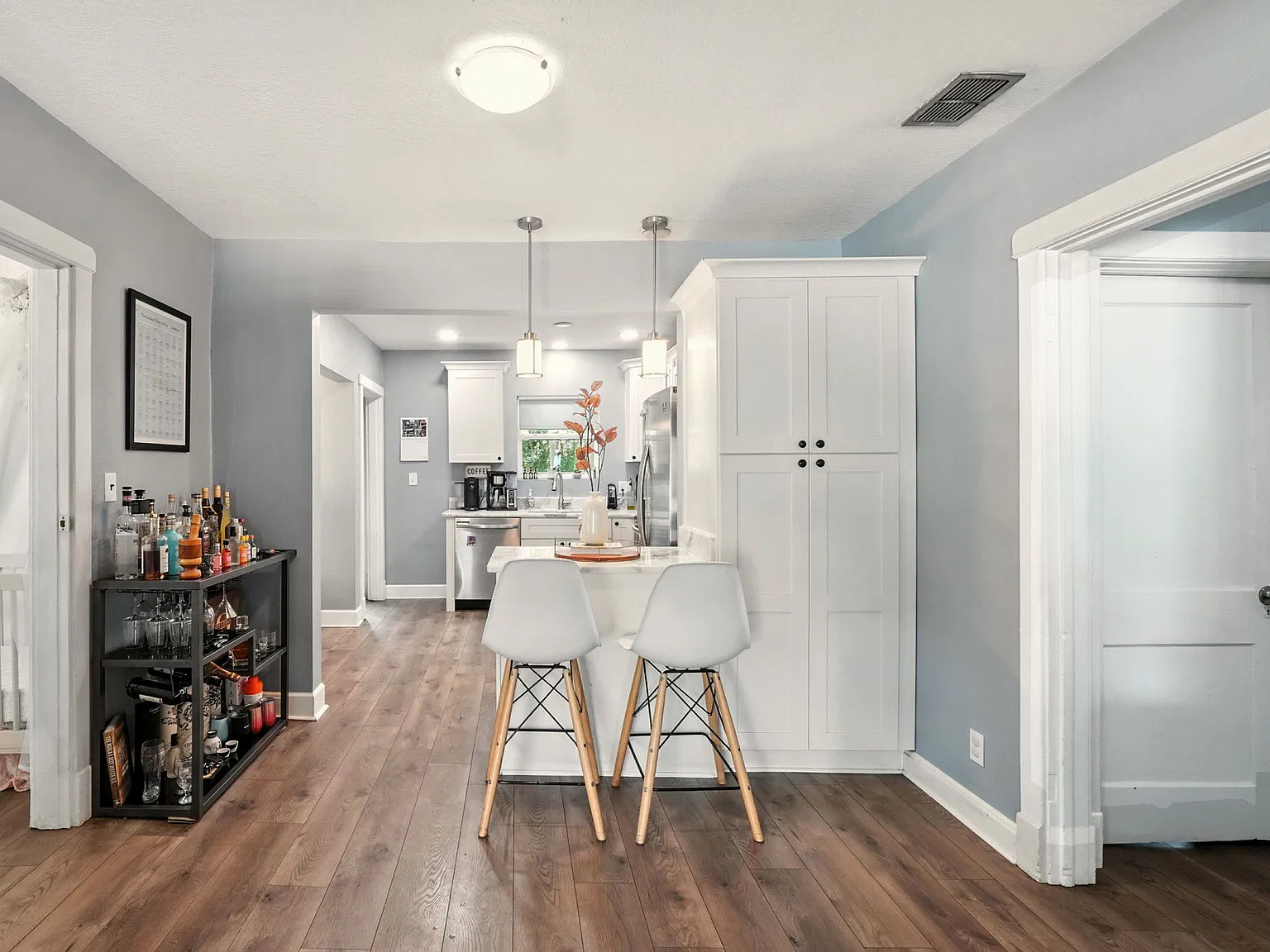 2 bed, 1135 sqft, $3,000 — Photo 1