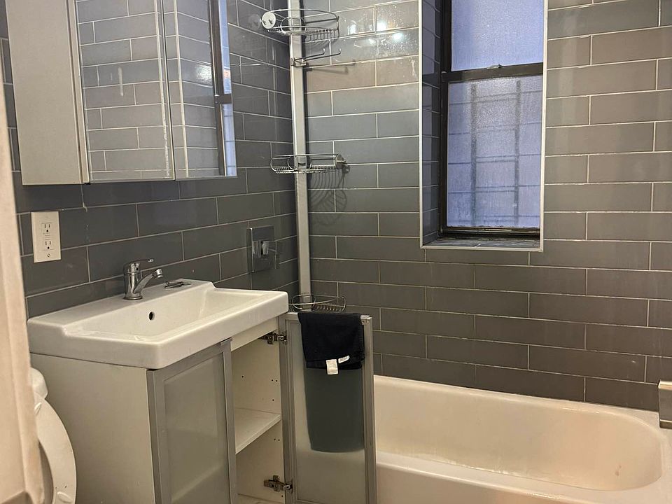 2nd image of 720 W 181st St APT 26