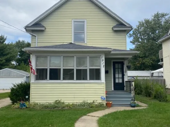 1912 Latham St, Rockford, IL 61103