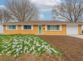 130 Half Moon St, Lincoln, IL 62656