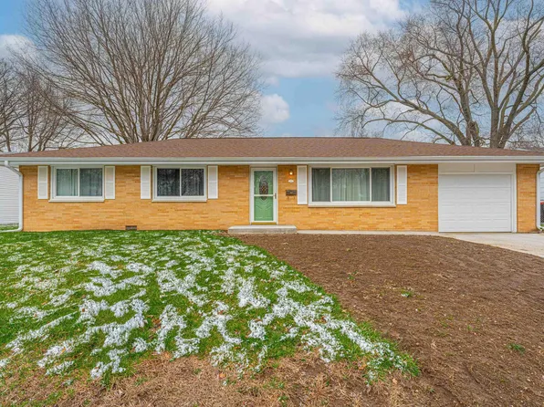 130 Half Moon St, Lincoln, IL 62656