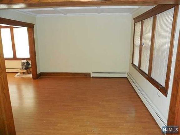 4th image of 7 Totowa Ave