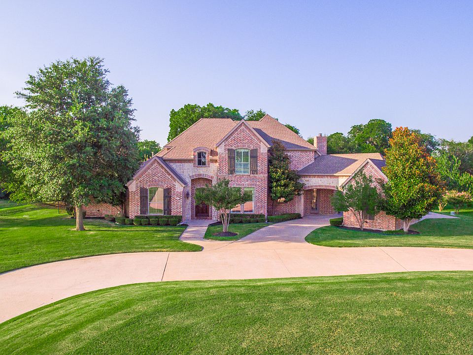 1st image of 411 Oak Brook Dr