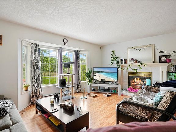 4th image of 877 Admirals Rd