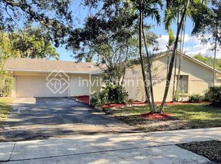 4005 W Sailboat Dr, Hollywood, FL 33026