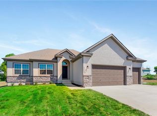 815 NW Hickory Ridge Dr, Grain Valley, MO 64029