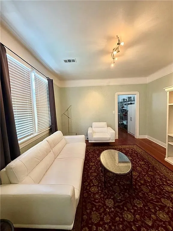1 bed, 900 sqft, $1,600 — Photo 3