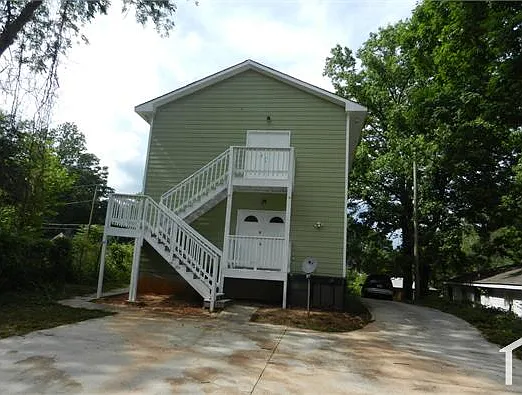 4 bed, 1188 sqft, $2,100 — Photo 2