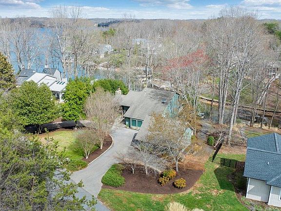 2nd image of 406 Anchor Dr