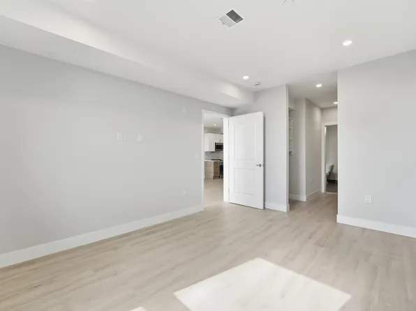 40 Center Street image 10 of 19